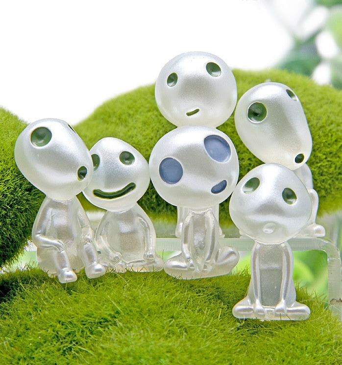 Car Ornament Resin Cute Mini Luminous Decoration Alien Dolls Automobiles Interior Forest Spirit Elf Decor For Princess Mononoke